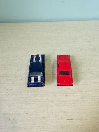 2 Hot Wheels - 69 pontiac GTO e Chrysler