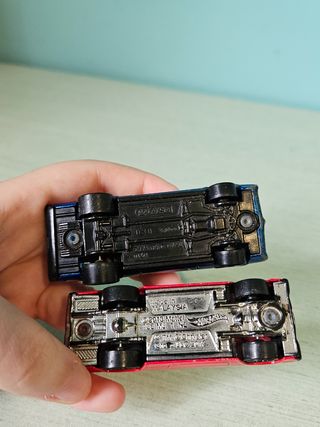 2 Hot Wheels - 69 pontiac GTO e Chrysler