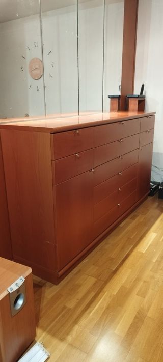 Mueble de pared y cajonera de salón