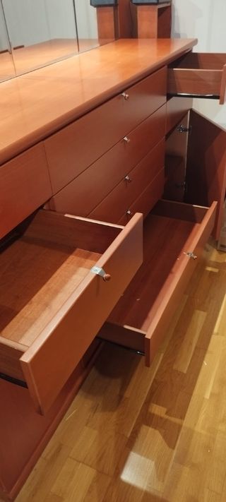 Mueble de pared y cajonera de salón