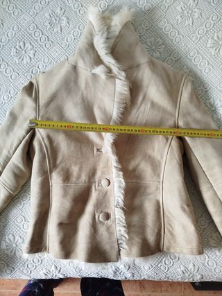 Cazadora mujer de piel de ovino, talla M.