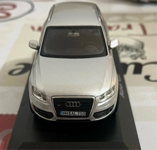 Miniatura Audi Q5.