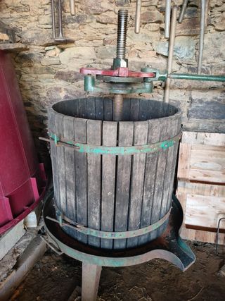 Prensa e tinalla de viño