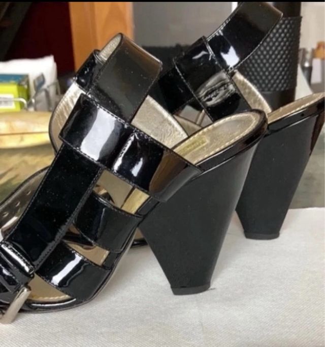 Sandalia dolce gabanna talla 37 impecable