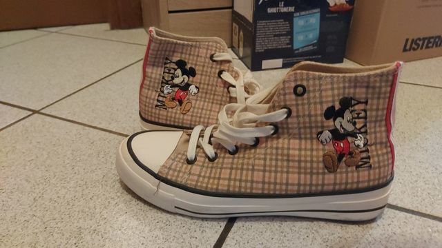 Sneakers beige a quadri con mikey mouse