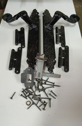 2 Manilla , bisagras y picaporte