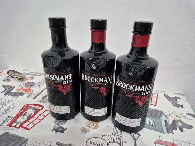 Bottiglie di gin vuote