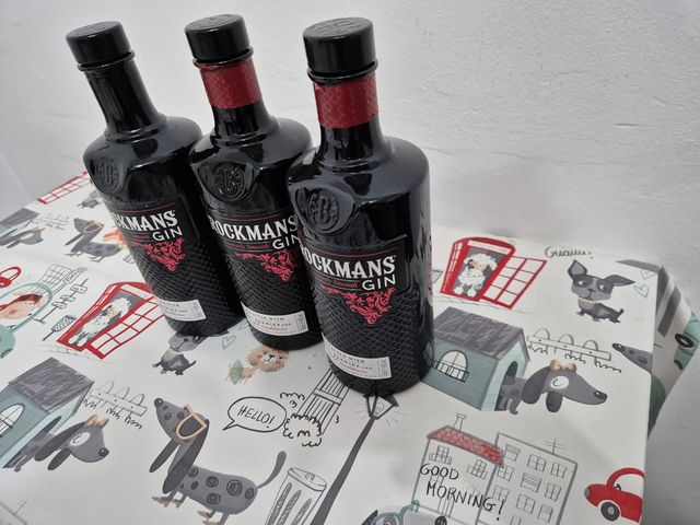 Bottiglie di gin vuote