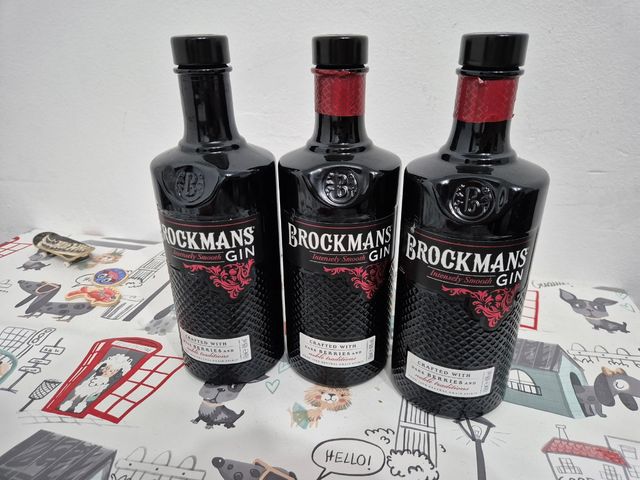 Bottiglie di gin vuote