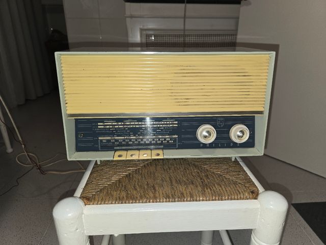 REBAJADA ANTIGUA RADIO DE BAKELITA