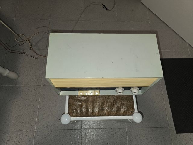 REBAJADA ANTIGUA RADIO DE BAKELITA