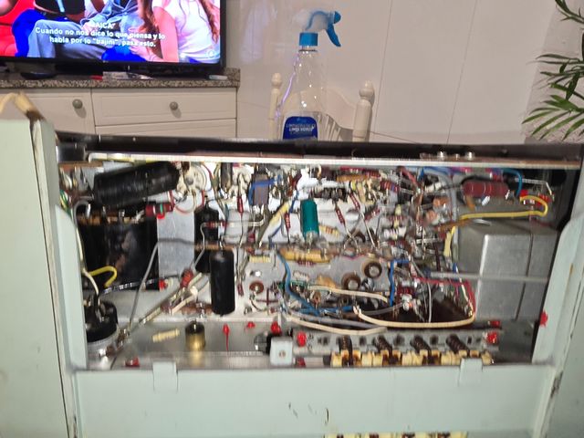 REBAJADA ANTIGUA RADIO DE BAKELITA