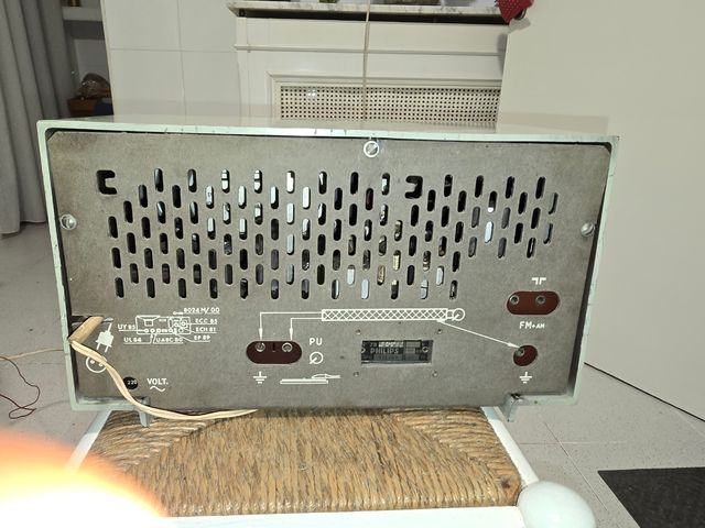 REBAJADA ANTIGUA RADIO DE BAKELITA