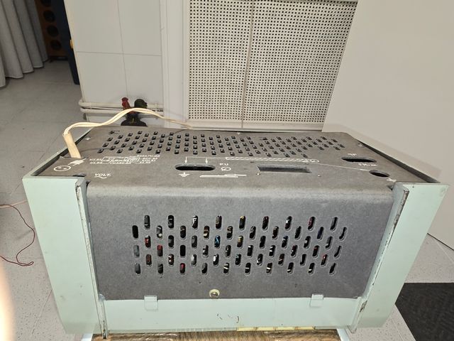 REBAJADA ANTIGUA RADIO DE BAKELITA