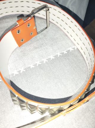 CINTURÓN UNISEX,PIEL CON TACHUELAS.