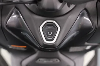 YAMAHA T-MAX 560 TECH 2024