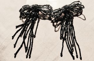 Pendientes largos lazo negros