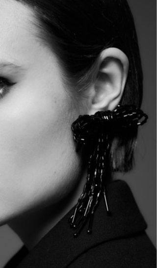 Pendientes largos lazo negros