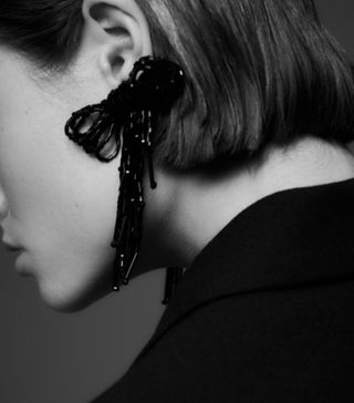 Pendientes largos lazo negros