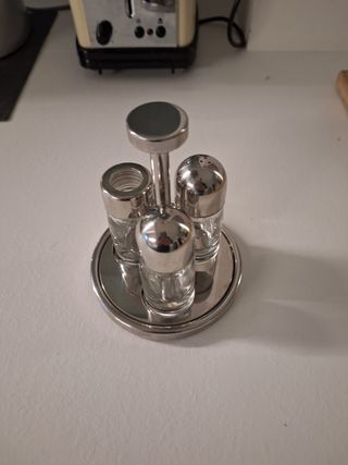 Sale e pepe e stuzzicadenti