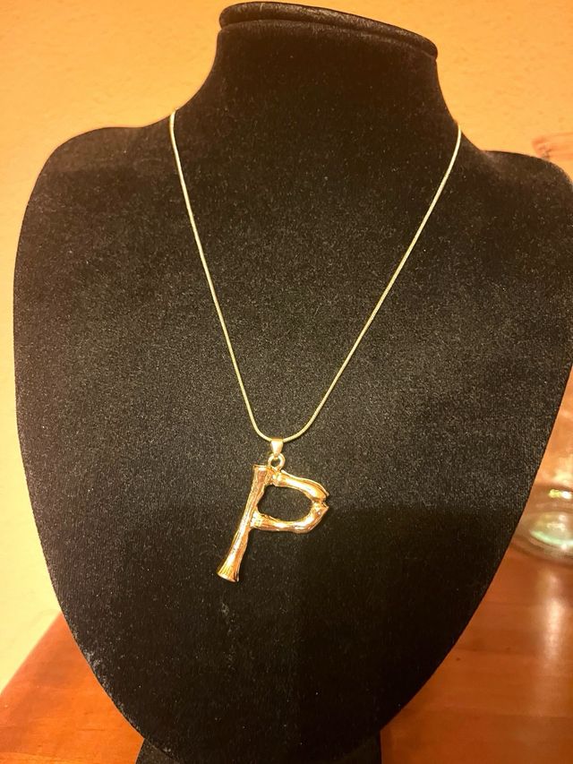 Colgante letra +cadena