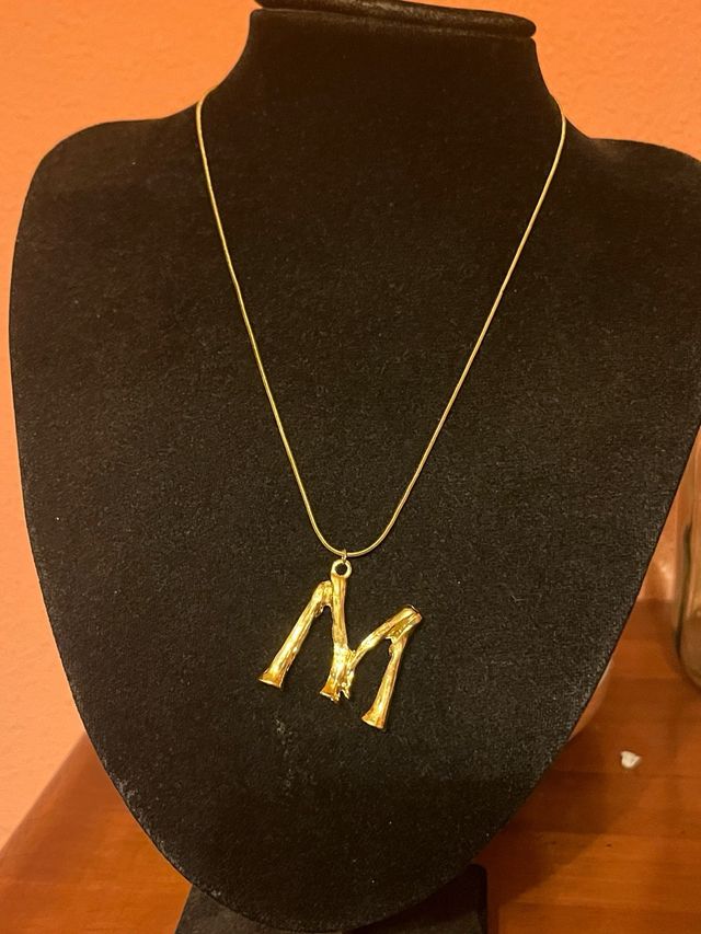 Colgante letra +cadena