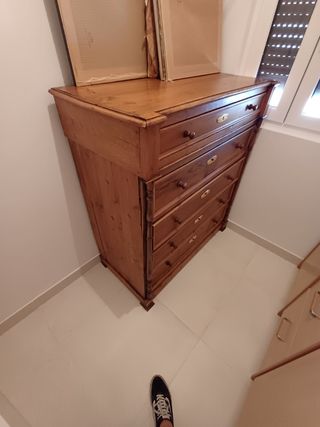 Cómoda de madera de pino