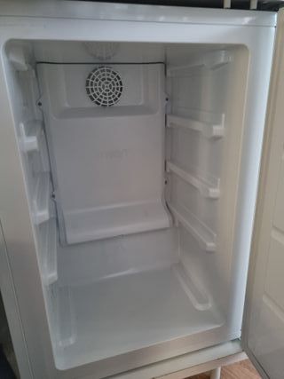Soporte de BISAGRA. Congelador Electrolux AEG Zanu