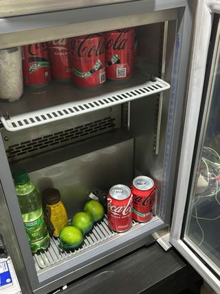 Nevera minibar expositora 