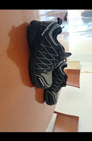 Zapatos de seguridad.