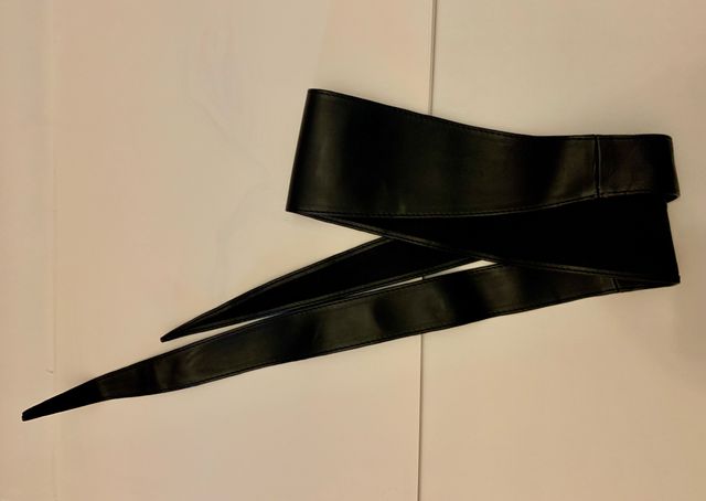 Cintura similpelle nera da annodare in vita