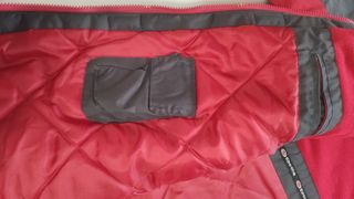 Parka con forro acolchado.