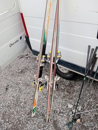 Dos par de esqui