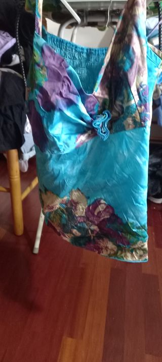 Traje pantalon y camisola de tirantes 