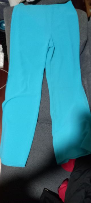Traje pantalon y camisola de tirantes 