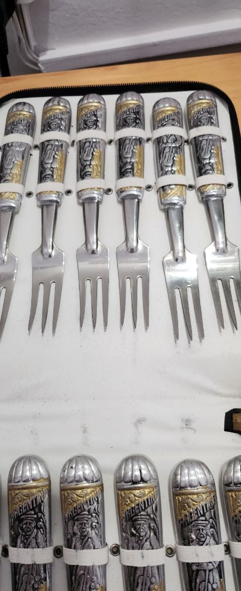 Tenedores y cuchillos