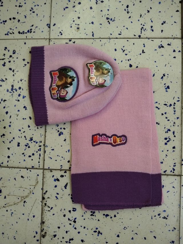 Sciarpa più cappello Masha e orso 