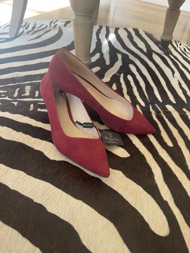 Zapato de Massimo Dutti color burdeos