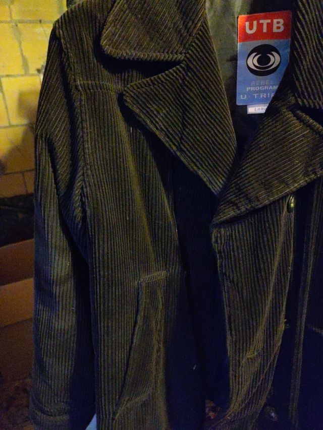 Cappotto in velluto a coste nero