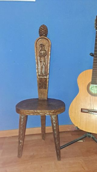 Sillas antiguas trípode