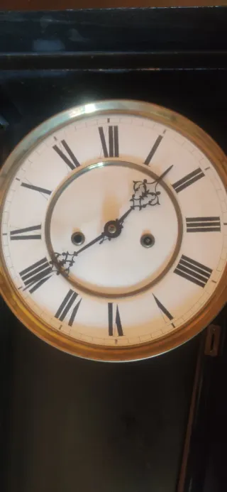 Reloj pared péndulo del siglo XIX. Marca Lenzkirch