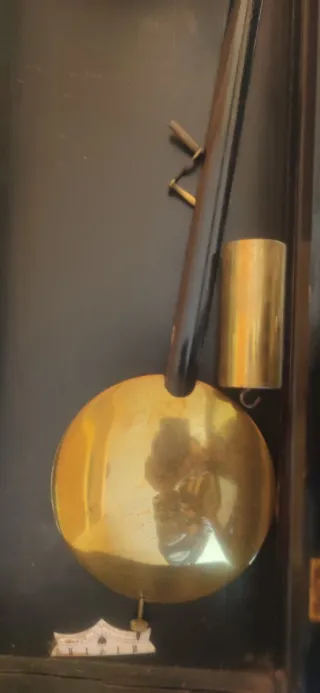 Reloj pared péndulo del siglo XIX. Marca Lenzkirch