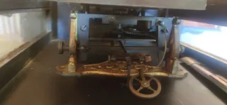 Reloj pared péndulo del siglo XIX. Marca Lenzkirch