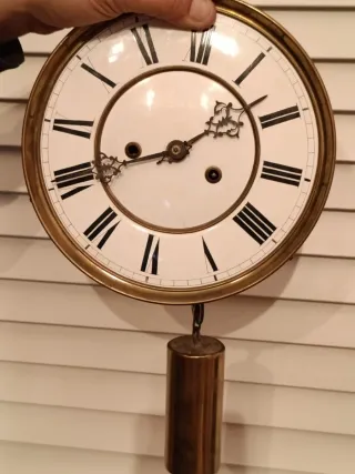 Reloj pared péndulo del siglo XIX. Marca Lenzkirch