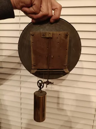 Reloj pared péndulo del siglo XIX. Marca Lenzkirch