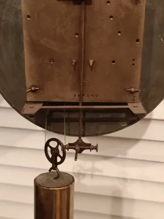 Reloj pared péndulo del siglo XIX. Marca Lenzkirch