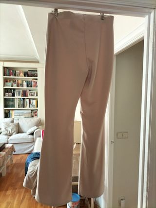 Pantalon acampanado tipo leggin