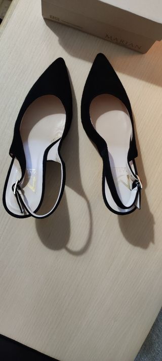 Zapatos negros de ante con tacón 