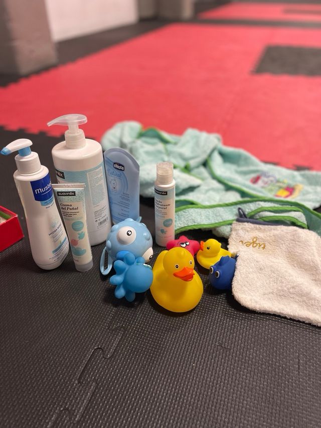 Impacco da bagno per bambini, creme e accappatoio