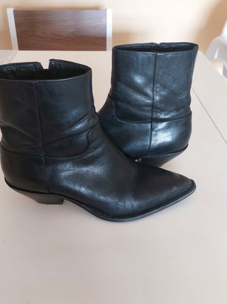 Botines negros camperos